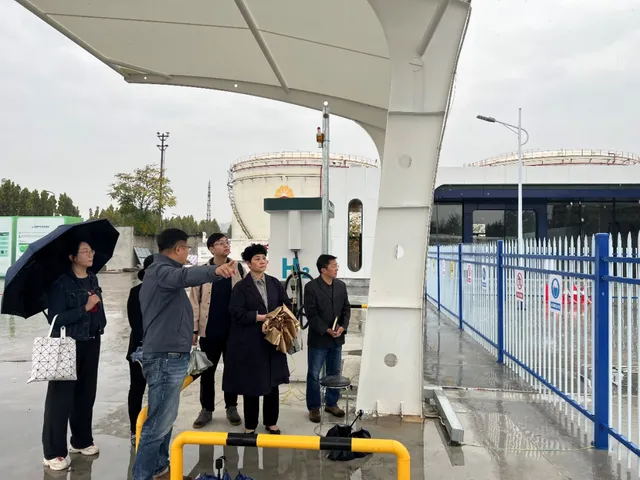 汉中市经开区招商服务局一行莅临维纳长庆加氢示范站调研交流