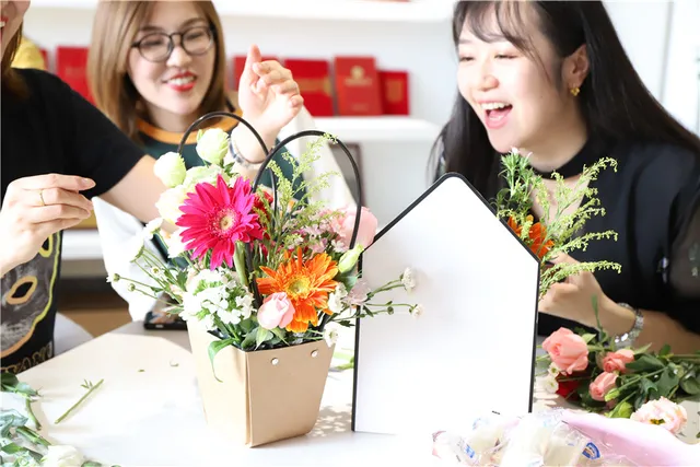 维纳四月员工生日趴 | 因为你们，维纳今年春光更动人