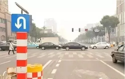 路口掉头这样开? 交警:罚你没商量!